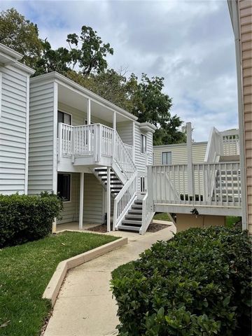 Cozy one bedroom, one bath 2nd floor unit in wonderful downtown Orlando spot, convenient to community parks, downtown amenities, business, and medical. Features: - Air Conditioning