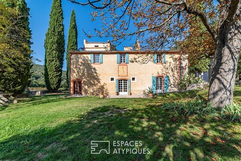 30 minutes north of Montpellier, in absolute calm and surrounded by nature, this magnificent property of a former bishop of Montpellier at the end of the 17th century develops 220 m2. A configuration with a unique charm steeped in history. On a lands...