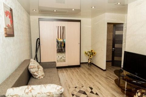 Сдаётся уютная однокомнатная квартира в г. Сусуман, Советская 10. Квартира расположена на 3 этаже, общая площадь 36 кв. м. Сделан косметический ремонт, есть вся необходимая для жизни мебель и техника. #8570016#