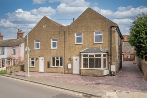 You get five properties in one here, two holiday lets plus three with full residential permission. Newly renovated to a very high standard, there’s a huge amount of potential and flexibility. Perhaps a family home with two long-term rentals and two h...