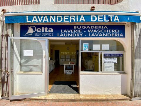 Business to grab, commercial premises in Empuriabrava of 100 m2 on the first line of the sea. Currently it is a laundromat which can be sold with existing professional equipment but you have the possibility of doing any type of activity. Featuring ac...