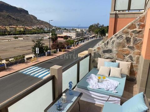 Spectacular apartment for sale, near the beach, a charming place for its good climate. The Apartment consists of two bedrooms with built-in wardrobes, bathroom, equipped American kitchen, a balcony with views of the street, mountains and partially th...