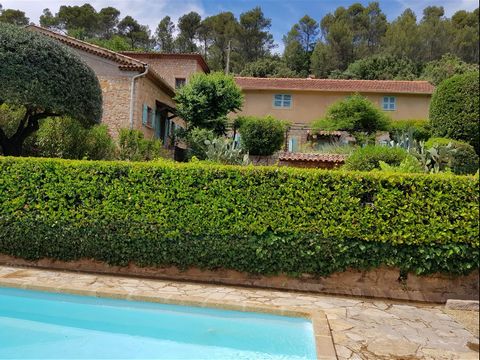 Summary Land 1535 M2 800 from the village of Entrecasteaux (Provence Verte). A living room with fireplace 30m2 + a double living room of 40m2. An equipped kitchen. A storeroom equipped with 2 American refrigerators, dishwasher, washing machine, micro...