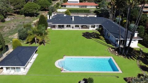 Fantastic property in Supermaresme, one of the most prestigious urbanisations in Spain!Finca facing southwest, very bright, which allows you to enjoy the sun and see the sea all day. The surface of the plot is approximately 3.500m2. The 80 % of the h...
