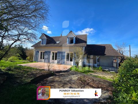 It is in Chabris, a small town in the north of the Indre department with all amenities, that I offer you this family house built on a basement and very well located. It consists on the first level, of a semi-equipped kitchen opening onto a large livi...