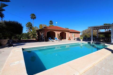 A South East Facing, Three Bedroom + self contained annex, Detached Country Villa in Daya Vieja, surrounded by countryside, however just 5 minutes by car to all major amenities of Rojales, which boasts the La Marquesa golf course, Benijofar and Daya ...