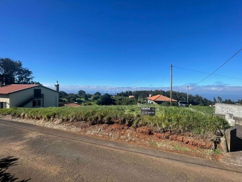 Excellent land with 800m2, located in Achadas da Cruz, Porto Moniz. Situated in a quiet, unobstructed, sunny and flat area. Easy access on foot or by car. The property is close to the main services (supermarket, schools, pharmacies), with quick acces...