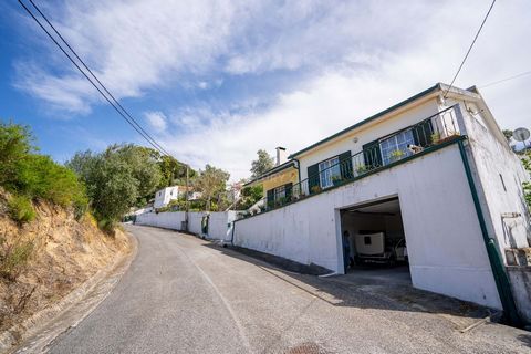 30 minutes from Lisbon, out of the hustle and bustle of the city of Lisbon we have this 3 bedroom villa located in Aveiras de Baixo, which has everything you need to live in the tranquility of the countryside. 3 bedrooms a bathroom and 2 more annexes...