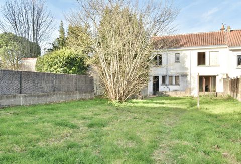 Dpt Loire Atlantique (44), à vendre REZE Pont-Rousseau maison P4 de 90 m², jardin arboré 500 m², garage et dependance, exposée au sud-ouest