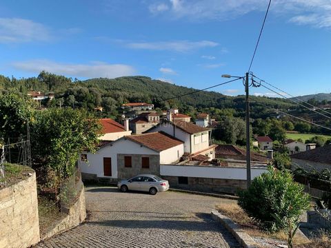 Excellent opportunity! Are you looking for a house to live, spend holidays or invest in? We have the perfect property for you in São João de Rei, Povoa de Lanhoso, just 17km from Braga, 7km from Amares and 70km from the Airport (Oporto), with easy ac...