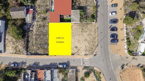 Plot of land with 275m2 for building a house. Plot preferably to be sold together with the land next door (see images and look for reference 0739-03587) The particularity of this land is the annexation with the lot next door, which will allow you to ...