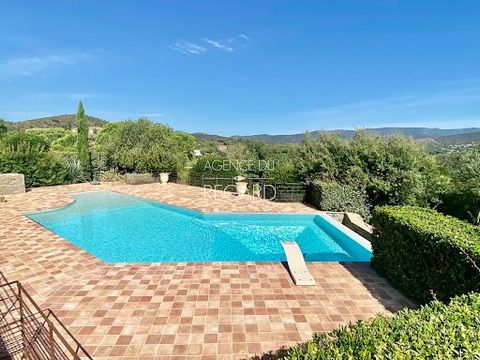THIS PROPERTY IS UNDER PURCHASE OFFER BY L'AGENCE DU REGARD On the hills of Bormes-les-Mimosas, surrounded by vineyards, this property of 2,130sqm is located just 10 minutes by car from the port of La Favière and the beach. It benefits from a beautif...