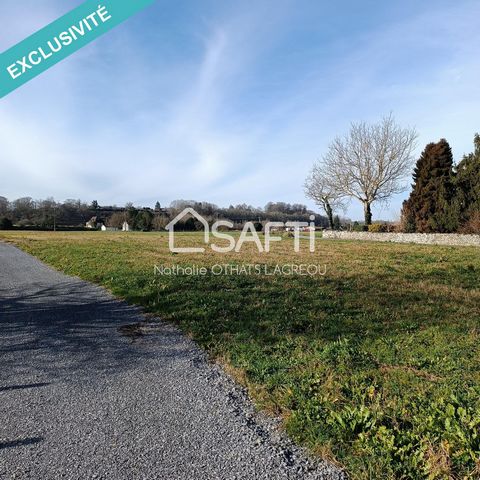Located in the charming village of Viellenave-de-Navarrenx, this flat 1007 m² plot of land offers the ideal opportunity to build the house of your dreams. Nestled in a typical Béarnais environment, this subdivision of four plots of land benefits from...