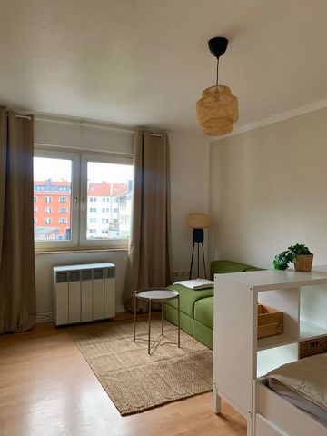 Apartment Chic and new furnished one-room apartment in Essen-Altendorf, offering modern comfort and style. This residence is just a 15-minute commute to the city and university, 8 minutes to thyssenkrupp making it ideal for students or professionals....