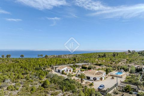 Set in the serene location on Las Planas in Javea, by the verdant national park, lies this superb villa offering the epitome of tranquil living. Situated between the charming towns of Javea and Denia, this property boasts seclusion amidst breathtakin...