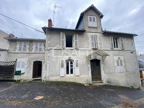For sale: 130 m2 house to renovate with three bedrooms and two-car garage Located on a quiet street, this spacious 130 square meter home offers exceptional potential to create your dream home. The property comprises three bedrooms, ideal for accommod...