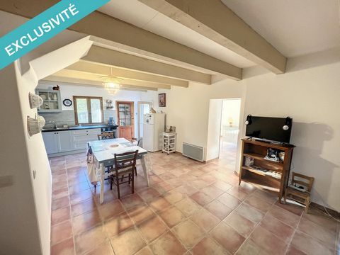It is in an authentic hamlet near Pierrerue and Forcalquier that you can discover this charming house with enormous potential. Indeed, you have a magnificent living space of approximately 30 m2 which includes fitted kitchen, living room, dining room,...