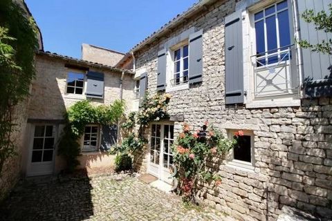 Ideally located on the Place des Tilleuls in La Noue, this perfectly renovated house has retained its old-world charm with exposed stone walls. It features an entrance with a laundry room, an office space, and a living room with an open kitchen. Upst...
