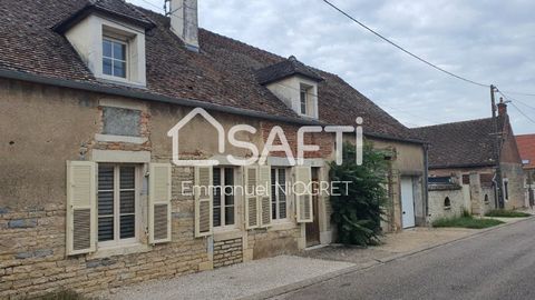 Located near St Jean de Losne, this village house built in 1870 will please you. With a living area of 240 m2 on a plot of 641 m2, it offers a living space of more than 80 m2, an equipped kitchen, a laundry room, 4 large bedrooms, a dressing room, an...