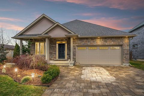 RARELY will you find a newer custom bungalow in St Davids at this price. Hundreds of thousands under the competition. Over 3000 SF located on the southern edge of Niagara on the Lake (one of the top 10 towns in the world) Close to