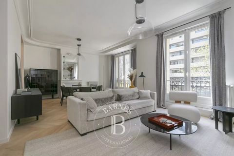 This 100m² (1,076 sq ft) apartment is situated on the second floor of a high-end stone building a stone’s throw from the Champ de Mars. It comprises an entrance hall, a large living room, an open kitchen, an en suite bedroom with shower room, two oth...