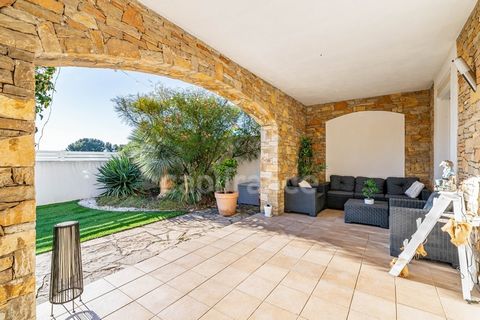 Dpt Bouches du Rhône (13), à vendre LA CIOTAT appartement T6 de 103 m² - Terrain de 80 m² + terrasse, vue mer