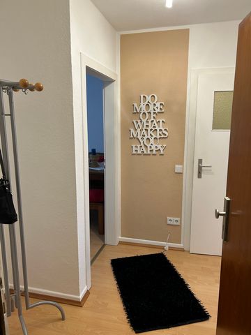 The apartment is located on the ground floor of a well-kept apartment building in the center of Essen. The furnishings are high-quality and modern, have a visually separated, well-equipped kitchenette, WiFi, a living room to feel good and relax, and ...