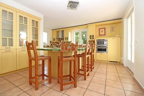 Ref. 608MR: Thoiry, in a quiet and discreet location, you will be charmed by this detached house 275m2 on a plot of 1500m2. On the ground floor you will find a large fully equipped kitchen with pantry, a dining room open to the living room, a bedroom...