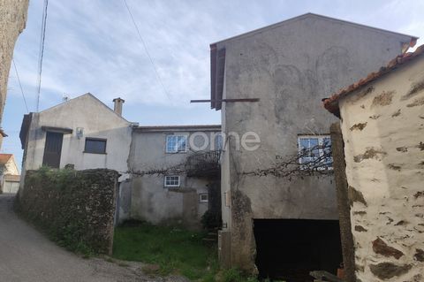 Property ID: ZMPT565923 Old house, originally built in stone and more recently undergoing restoration works. It is in an advanced stage of construction with a new roof and window frames. The walls have also been renovated and have new sanitation and ...