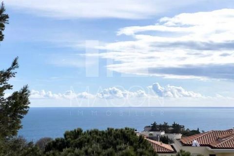 Located in the sought-after neighborhood of Saint Pierre de Féric in Nice, this 109sqm apartment on the 2nd and last floor offers an ideal living environment for a family as a primary or secondary residence, and is just 10 minutes from the city cente...