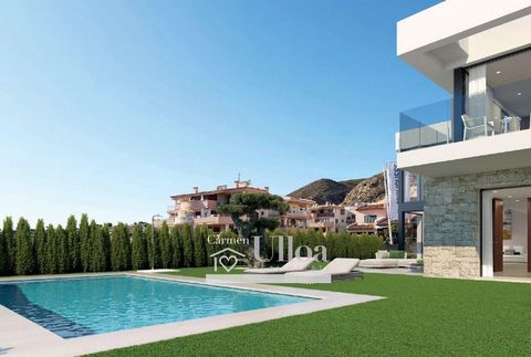 CHALET EXCLUSIVO EN SIERRA CORTINA Viva la experiencia de la serenidad mediterránea en este encantador chalet en la zona de BAHIA GOLF, Finestrat. Con una superficie de 154 m² y una parcela de 487m², esta propiedad nueva ofrece un estilo de vida excl...