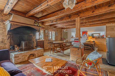 In the heart of the Vercors, not far from the village of Rencurel, this elegant semi-detached farmhouse is located in a small traditional hamlet made of local stone. Built at the beginning of the nineteenth century, it retains all the characteristic ...