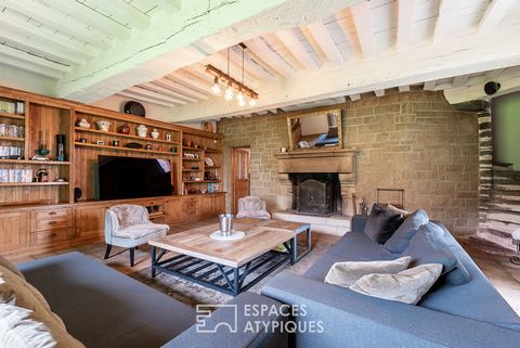Out of sight, this 19th century building of character has only its picturesque setting of vast meadows and a pond. Its charming landscaped garden and a large courtyard embrace the farmhouse and its 378 m2. Renovated and transformed over the last twen...