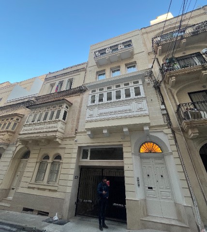 PENTHOUSE for sale with 2 bedrooms in SLIEMA Near the Diplomat hotel PRICE 500 000 100 meters from the sea Area 120 sq.m 2 bedrooms 2 bathrooms Floor 6 LARGE terrace Balcony in the bedroom Option to rent a parking space For sale finished including ba...