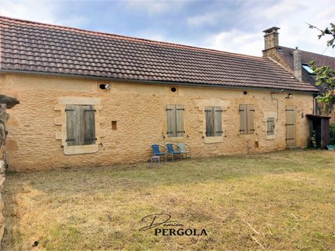 Come and discover in the town of SAINT-GENIES, this very pretty stone farmhouse of 84 m², located on land of approximately 818 m². A 42 m² barn completes the ensemble. The property, ideally located, approximately 10 minutes from MONTIGNAC/LASCAUX and...