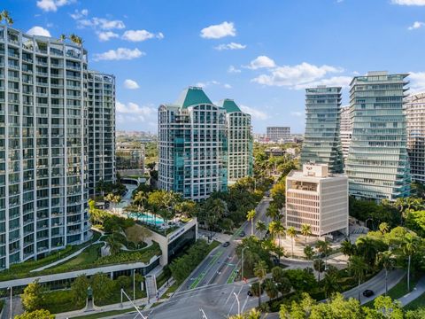Live at the Ritz-Carlton Coconut Grove one of Miami's most prestigious neighborhoods. Offering a luxurious and indulgent lifestyle. This unit boasts stunning views of the Miami skyline and Biscayne Bay. Enjoy access to world class amenities, valet pa...