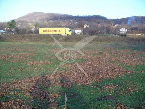 Company 'EX' presents to your attention a plot of land in the vicinity of the town. Vratsa. LOCATION: Facing the Vidin-Botevgrad high-speed road, near the Dabnika dam. AREA: 5000 sq.m Come and show it to you. Using our services you will turn the purc...