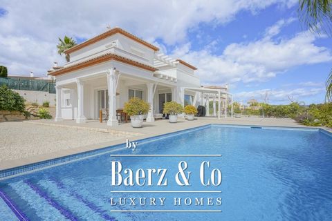 This luxurious villa of recent construction is located in the quiet neighbourhood of Pinosol a short distance from Jávea's sandy beach. The villa offers extensive sea views to be enjoyed both inside and outside. Through an impressive front door, you ...