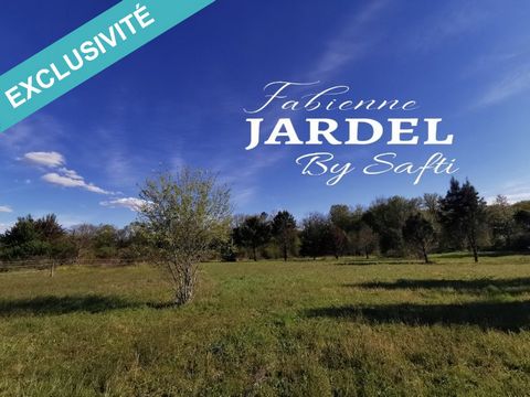 Fabienne Jardel offers you, exclusively, a beautiful flat plot of 2,257 m² located in a calm and bucolic environment in the town of Carsac-Aillac, a very dynamic village in the Périgord Noir. This town of 1,500 inhabitants is located on the banks of ...