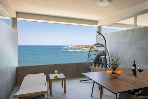 Location: Zadarska županija, Povljana, Povljana. Apartment on the island of Pag first row to the sea. This is a unique apartment with a large balcony, located first row to the sea. It is located on the first floor of a luxury building that captivates...