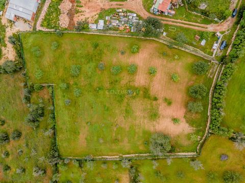 Explore your Rural Horizon in Paderne This rustic plot, located in Cerro do Ouro, offers a that is simply awe-inspiring. With a total area of . . Despite its rural setting, it is only a . This plot also has a in the surrounding area, so you can culti...