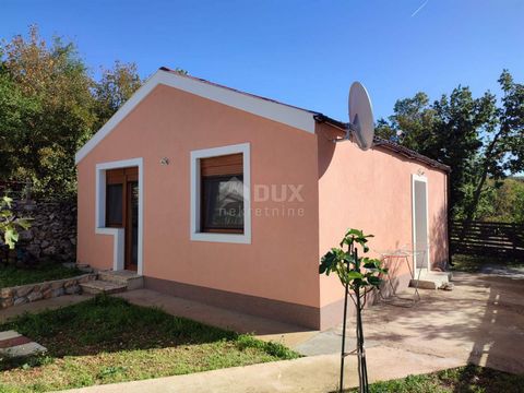 Location: Primorsko-goranska županija, Crikvenica, Jadranovo. CRIKVENICA, JADRANOVO - beautiful detached house with garden. We are selling a beautiful detached house in a quiet location. The total square footage of the house and the auxiliary buildin...
