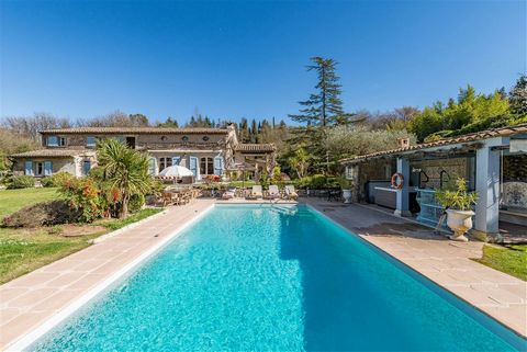 This exceptional country property is for sale just minutes for Valbonne village, in Chateauneuf de Grasse and a stones throw away from a Golf course. The property, located in a secure gated domaine, is surrounded by landscaped gardens of around 5,300...