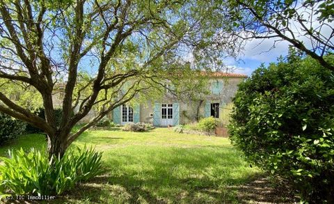 Charming Stone House in a sleepy hamlet just 2km from picturesque Verteuil sur Charente with it's bars, restaurants, river and shops. If you love stone and the rustic charm found only in our beautiful region then this is a real gem. Ideally situated ...