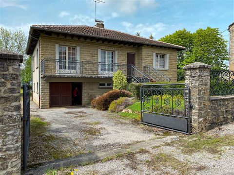 This stone house is set on one level consisting of a pleasant south-east-facing living room with fireplace and a separate kitchen, 3 bedrooms and two bathrooms. An internal staircase leads down to the garden level, which comprises a hallway, a cellar...