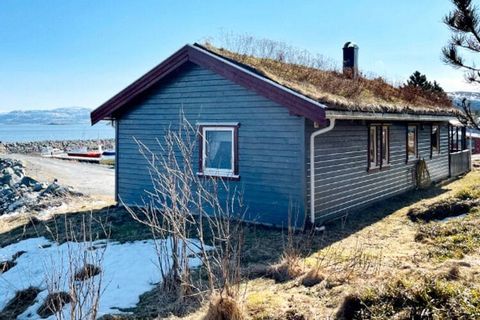 Great holiday home with a high standard from 2012, lovely view and only 25 m from the fjord. Fire up the gas stove in the hot tub after filling it with cold water from the cabin via the hose, and just enjoy your vacation! All the beds in the cabin an...
