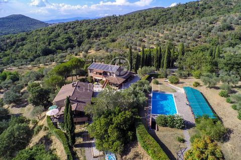 Podere Montali consists of a main building which develops a gross living area of ​​234 sqm, spread over two levels and a second farmhouse with a gross living area of ​​approximately 195 sqm, also spread over two levels. The main building is divided i...