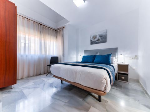 Our holiday apartment Holidays2Malaga Salitre is located near the 'María Zambrano' Train and AVE Station, as well as a few minutes walk from the shopping centers: Vialia and Larios and the historic center of Malaga. It has a bedroom with a double bed...