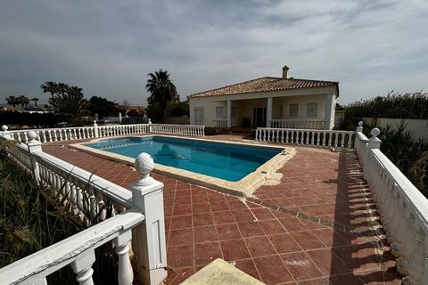 Three bedroom two bathroom villa, large lounge diner and separate kitchen and utility comesnbsp; with private pool, large plot. The property is need of updating and the plot needs completely landscaping. The House is located at the bottom of a cul de...