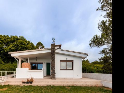 Rural house located on a large forest plot, where guests will be immersed in a haven of peace and tranquility, surrounded by trees and vegetation, in the middle of an extraordinary natural setting with views of the sea and the island of Gran Canaria....